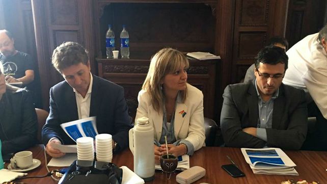 Lorena Giménez (centro) integra la comisión de Salud del Concejo.