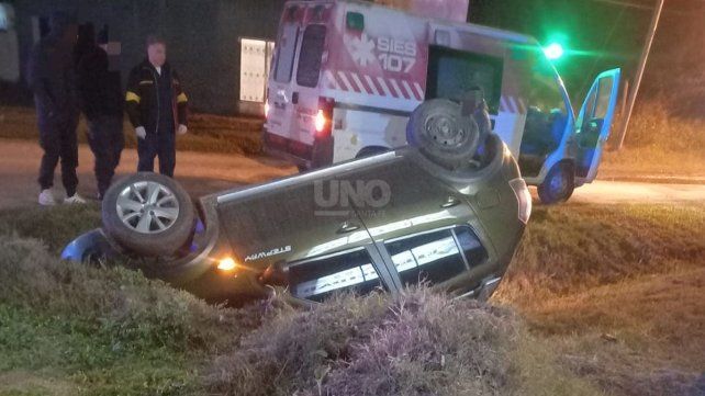 Vuelco de un vehículo en Recreo Sur