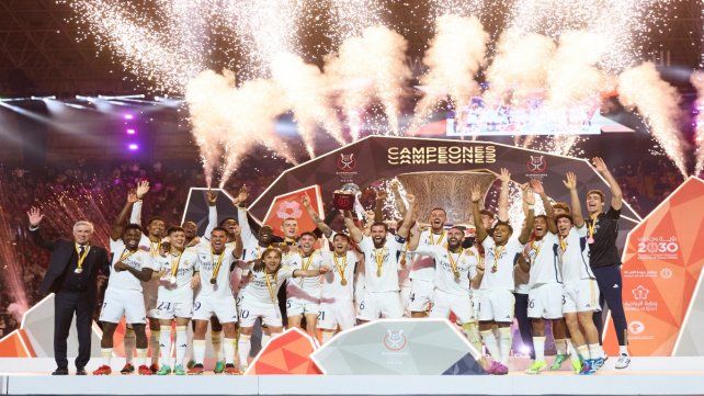 Real Madrid superó con autoridad a su clásico rival y levantó otro trofeo para su rica historia.