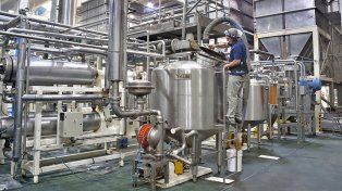 La economía cayó 4,2% en abril y cerró el cuatrimestre en terreno negativo