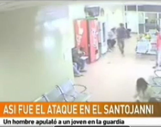 Apu&ntilde;alaron a un hombre mientras esperaba en la guardia del hospital Santojanni