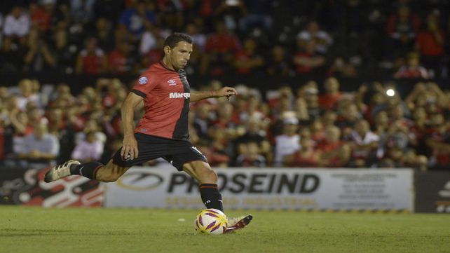 El símbolo. Maxi Rodríguez le aporta la cuota de talento a la ofensiva leprosa. Hoy será vital en Córdoba.