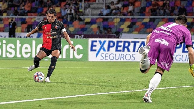 Colón ganó en Santiago del Estero y está segundo en la zona 2 de la Copa de la Liga Profesional.
