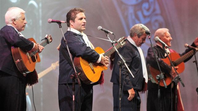 El histórico grupo folclórico Los 4 de Córdoba vivió un momento de fuerte tensión en un festival en Deán Funes.