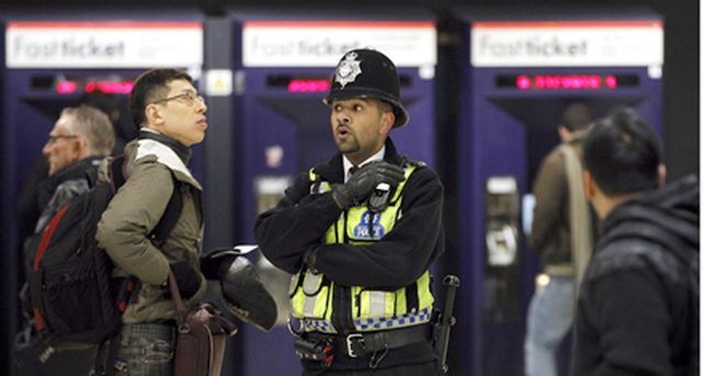 Refuerzan seguridad en transporte brit&aacute;nico por temor ante posibles ataques