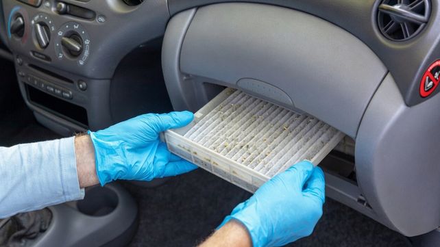 El filtro de aire del auto debe ser reemplazado al menos una vez al año para evitar riesgos de salud.
