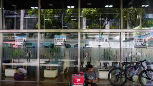 Todos los veranos la actividad en el centro merma. Los comerciantes creen que de esta forma se estiraría unas horas el movimiento de personas.