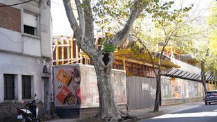 Motos en veredas: quieren crear boxes de estacionamiento frente a obras