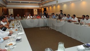 Los intendentes frenaron el paro al acordar pagar el bono