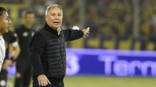 Ariel Holan realizó modificaciones en la formación de Central para el partido en el estadio José Fierro.