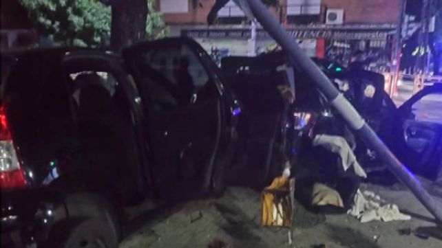 Ayacucho y avenida del Rosario. Allí colisionaron un Renault Sandero y un Citroen C3. Una familia quedó destruida.&nbsp;