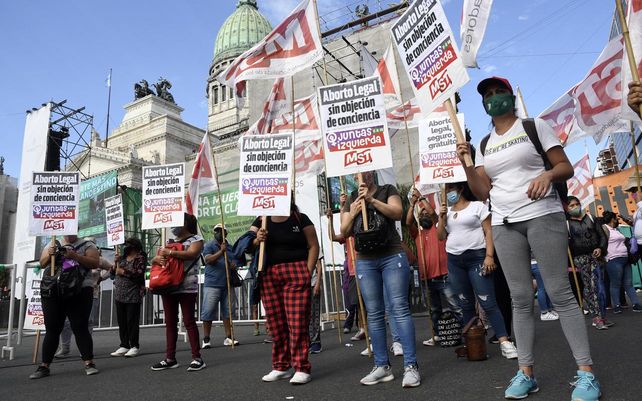Aborto legal: verdes y celestes se manifiestan frente al Congreso