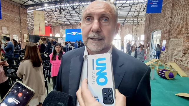 Perotti sobre la quema de islas: Pedir la colaboración del Ejército habla de una situación excepcional Perotti sobre la quema de islas: Pedir la colaboración del Ejército habla de una situación excepcional
