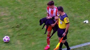 El amable gesto del juez de línea en el partido entre Unión y Gimnasia que se hizo viral