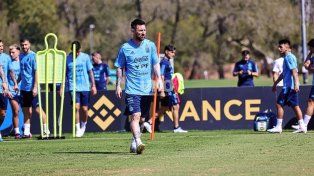 Lionel Messi le habría pedido a su padre que negocie el retorno a Barcelona.