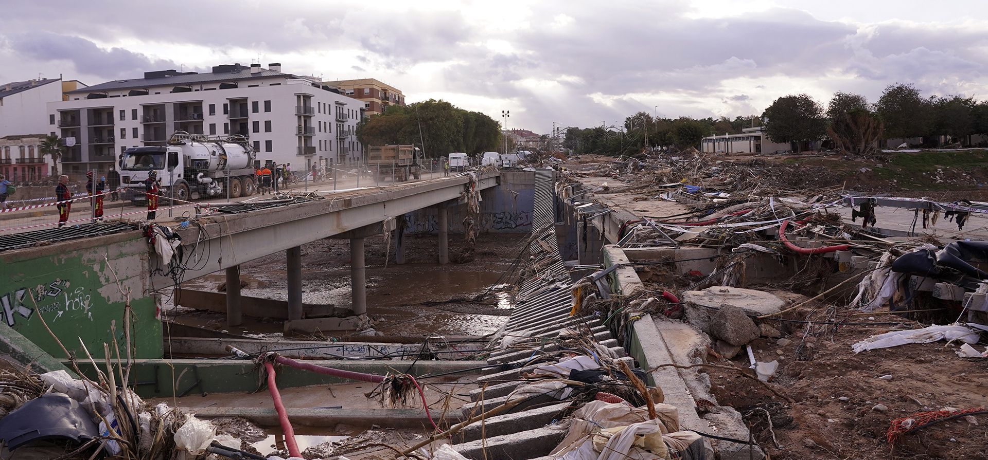 Un helicóptero sobrevuela una zona devastada por las inundaciones en Paiporta, España, el jueves 7 de noviembre de 2024. (Foto AP/Alberto Saiz) Un helicóptero sobrevuela una zona devastada por las inundaciones en Paiporta, España, el jueves 7 de noviembre de 2024. (Foto AP/Alberto Saiz)