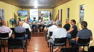 La reunión entre dirigentes rurales y funcionarios del Gobierno aunó esfuerzos para evitar la presencia del jabalí, el chancho asilvestrado y los ciervos axis.