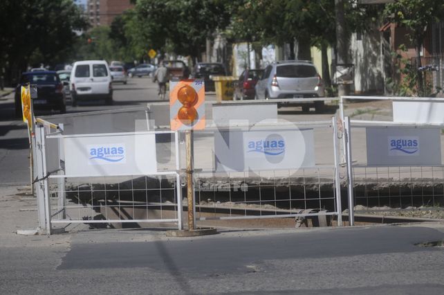 Urquiza y Mariano Comas. Luego de analizar la rotura sobre el colector cloacal