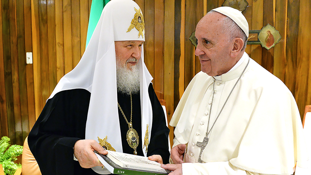 Francisco mantiene desde mucho antes de la guerra una relación intensa y amistosa con el Patriarca Kirill, jefe de la Iglesia Ortodoxa Rusa y aliado de Putin. 