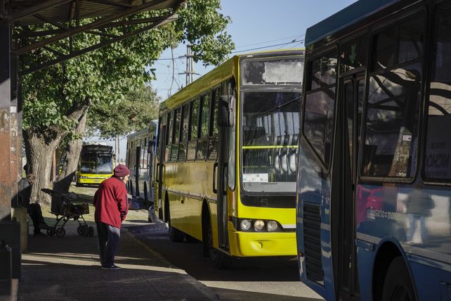 El servicio de colectivos en Rosario se vio afectado por el corte de subsidios nacionales.