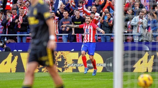 Ángel Correa festeja uno de sus goles.