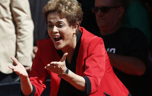 A todo o nada. Dilma durante el acto del 1º de Mayo en San Pablo. Quiere forzar la salida de Michel Temer.