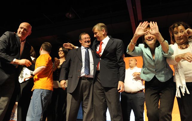 El último acto. El gobernador Bonfatti dio el presente para respaldar las aspiraciones de Cappiello y Binner.