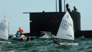 Un submarino de la Armada emergió en plena competencia de veleros en Mar del Plata
