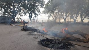 Los trabajadores portuarios continúan con la medida de fuerza frente a TPR.