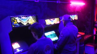 Ficha se suma a una tendencia nacional de bares con arcade que hasta el momento no había hecho pie en Rosario.