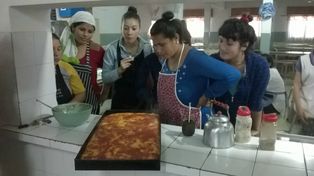Jóvenes santafesinos se capacitan en panadería, huerta y piscicultura