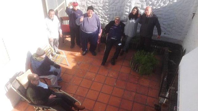Con esmero acompañan a los sacerdotes que están en el atardecer de la vida