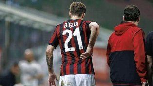 El palo de Lucas Biglia para Alejandro Papu Gómez.