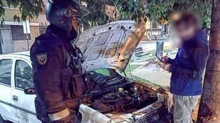 Apresaron a un delincuente intentando robar un automóvil en pleno Bulevar