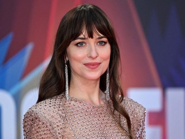 Dakota Johnson, una heroína de Jane Austen, en  Persuasión
