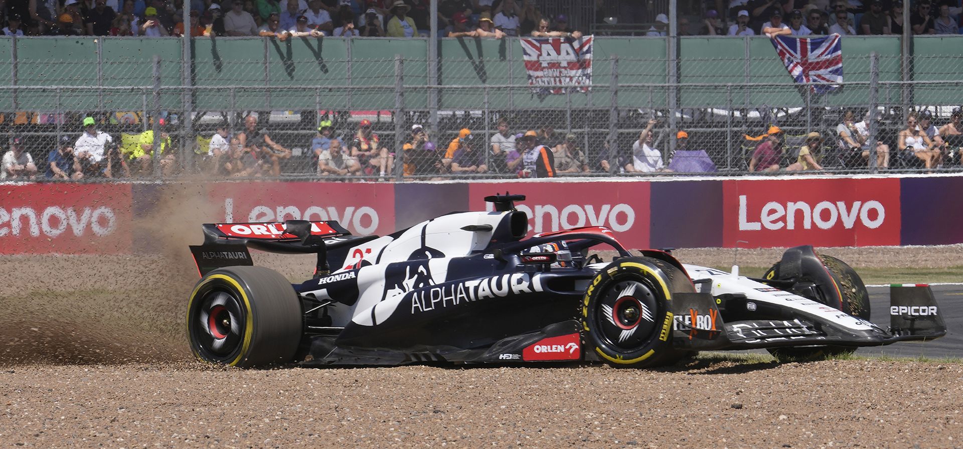 El piloto holandés de AlphaTauri, Nick de Vries, conduce su automóvil durante la primera práctica libre en el Gran Premio de Fórmula Uno de Gran Bretaña en el circuito de Silverstone, Silverstone, Inglaterra, el viernes 7 de julio de 2023. (Foto AP/Luca Bruno) El piloto holandés de AlphaTauri, Nick de Vries, conduce su automóvil durante la primera práctica libre en el Gran Premio de Fórmula Uno de Gran Bretaña en el circuito de Silverstone, Silverstone, Inglaterra, el viernes 7 de julio de 2023. (Foto AP/Luca Bruno)