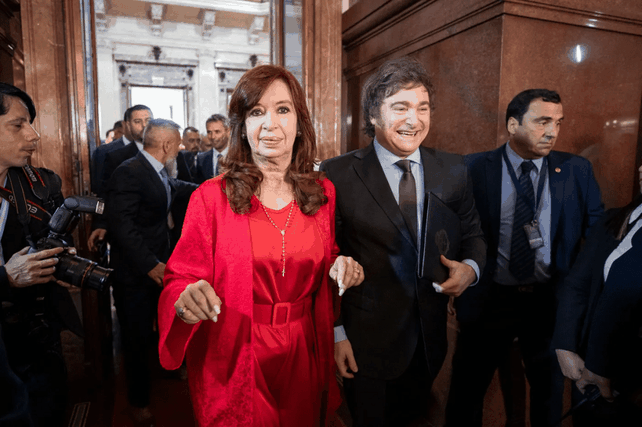 Ella está apuntando a que los que tenemos cierta afinidad no nos juntemos
