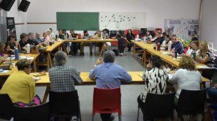 Será en el Plenario de Secretarios Generales de Agmer que se reunirá este martes. Cuestionan una resolución del CGE y el proyecto que disuelve el Iosper.