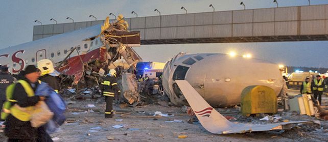 Destrozada. La nave se partió en tres tras fallarle los frenos. No se descarta un error del piloto.