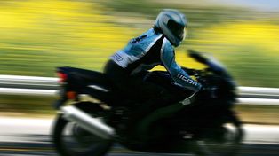 La insólita excusa de un motociclista que circulaba a más de 150 kilómetros por hora