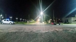 Un joven chocó una moto con su auto en Oro Verde y se dio a la fuga
