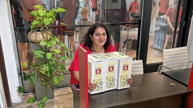 Compromiso Sabalero entregó cajas navideñas a todos los empleados de Colón.