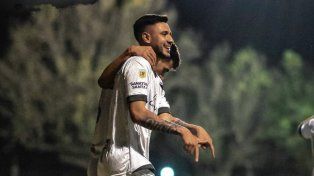 Quilmes avanza para llevarse a Tomás Sandoval de Colón