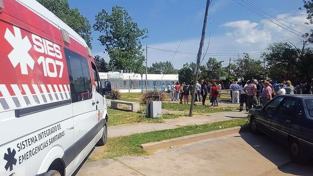 Abrazo simbólico. Fuerte respaldo a Cintia Sgavetti