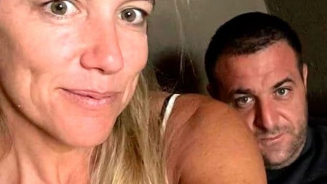 María Florencia Sartirana junto a su pareja