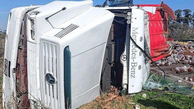 Choque entre camiones en Ruta 11: los conductores resultaron ilesos.