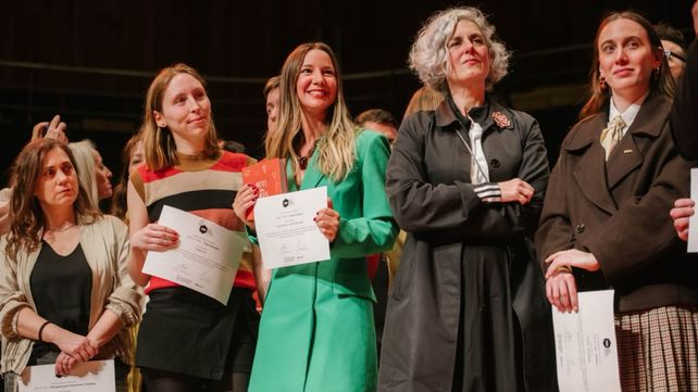 Un libro sobre oficios de Rosario llega a la Bienal de Diseño de Madrid