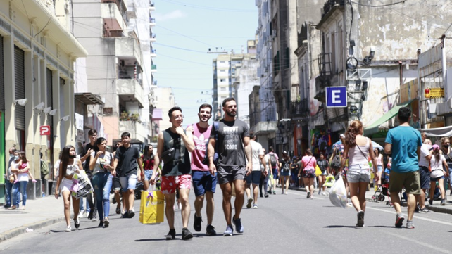 Proponen cambios en calle San Luis: sacar estacionamiento, ampliar veredas y sumar refugios