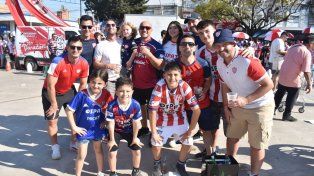 El 15 de Abril vivió otra tarde de fútbol con el duelo entre Unión e Independiente