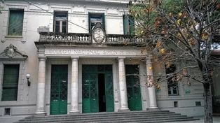 El Colegio Nacional Simón de Iriondoestá ubicado en la zona céntrica de la ciudad de Santa Fe.